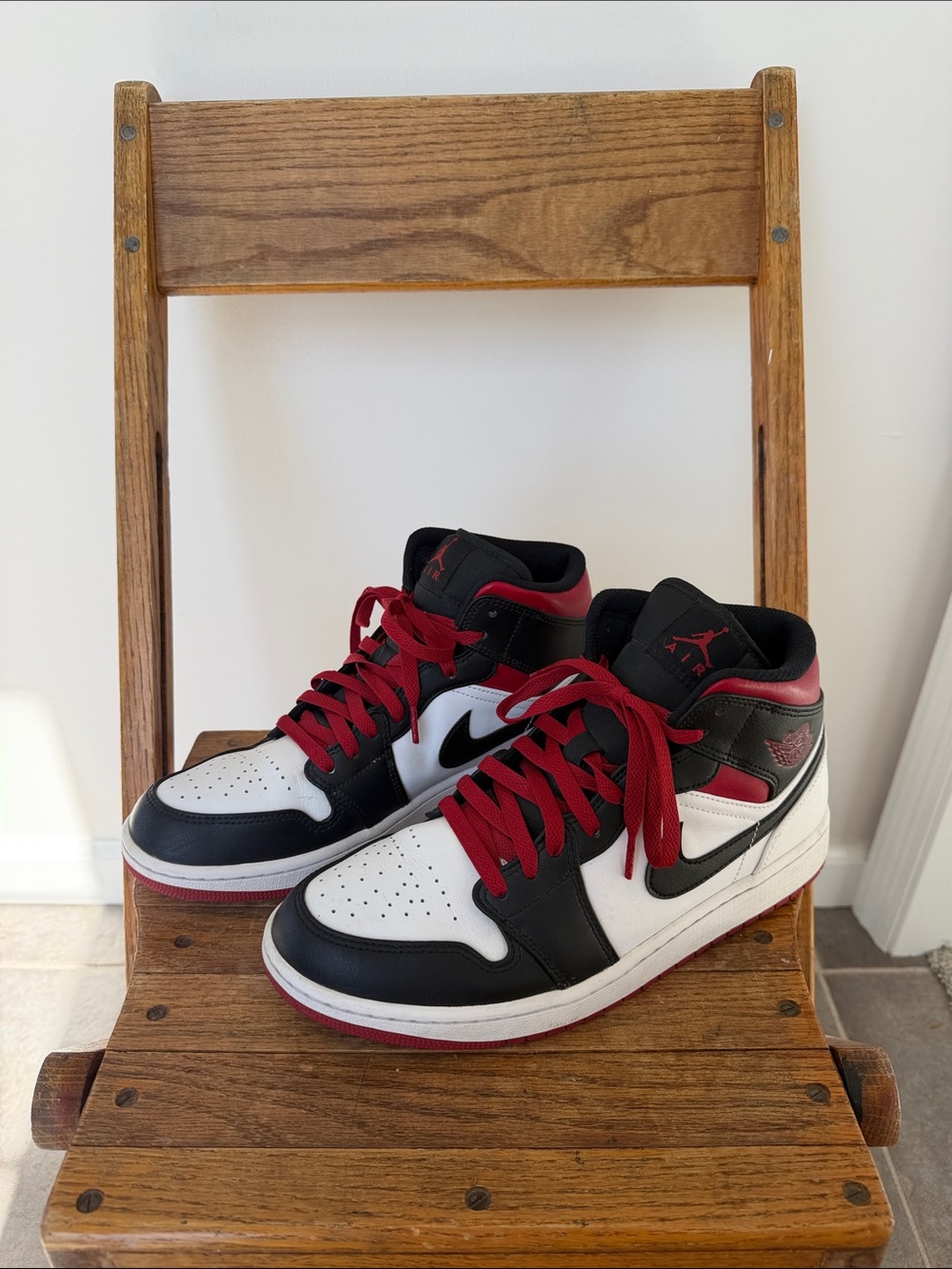 Nike Air Jordan 1 Mid Black White Red